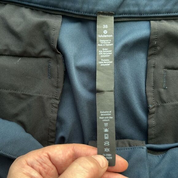 Lululemon Commission Short Relaxed *Warpstreme 11"
True Navy Size 38 - Picture 11 of 12